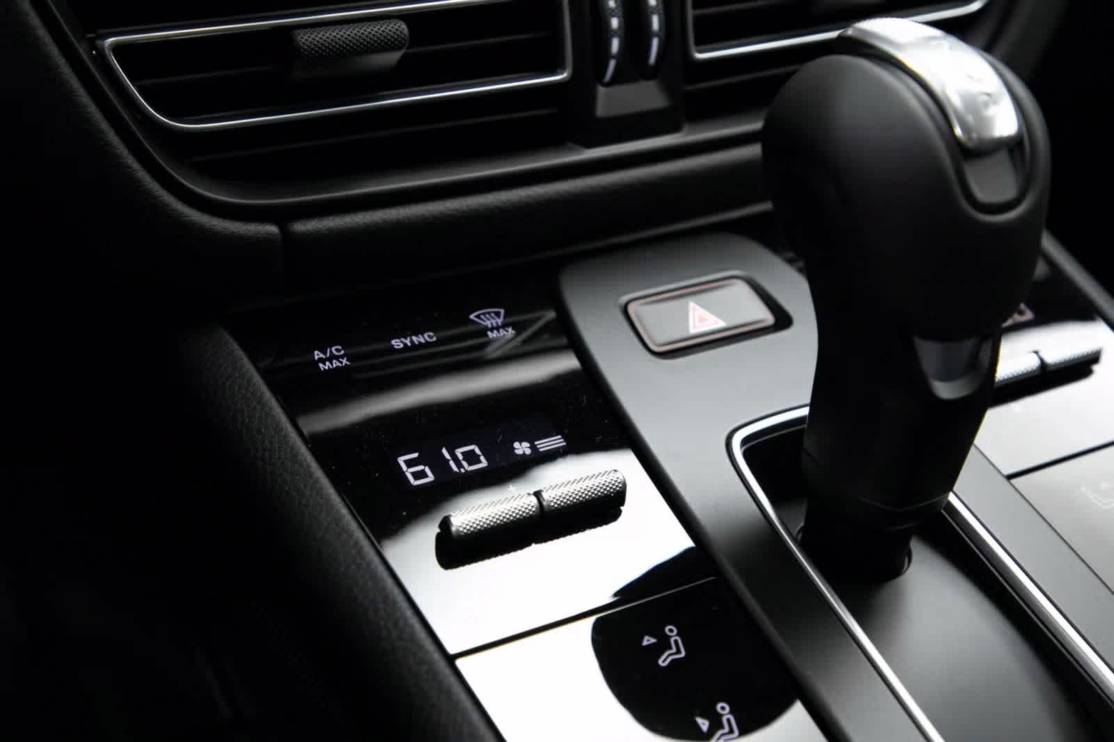 Thumbnail: 2025 Porsche Macan - 25