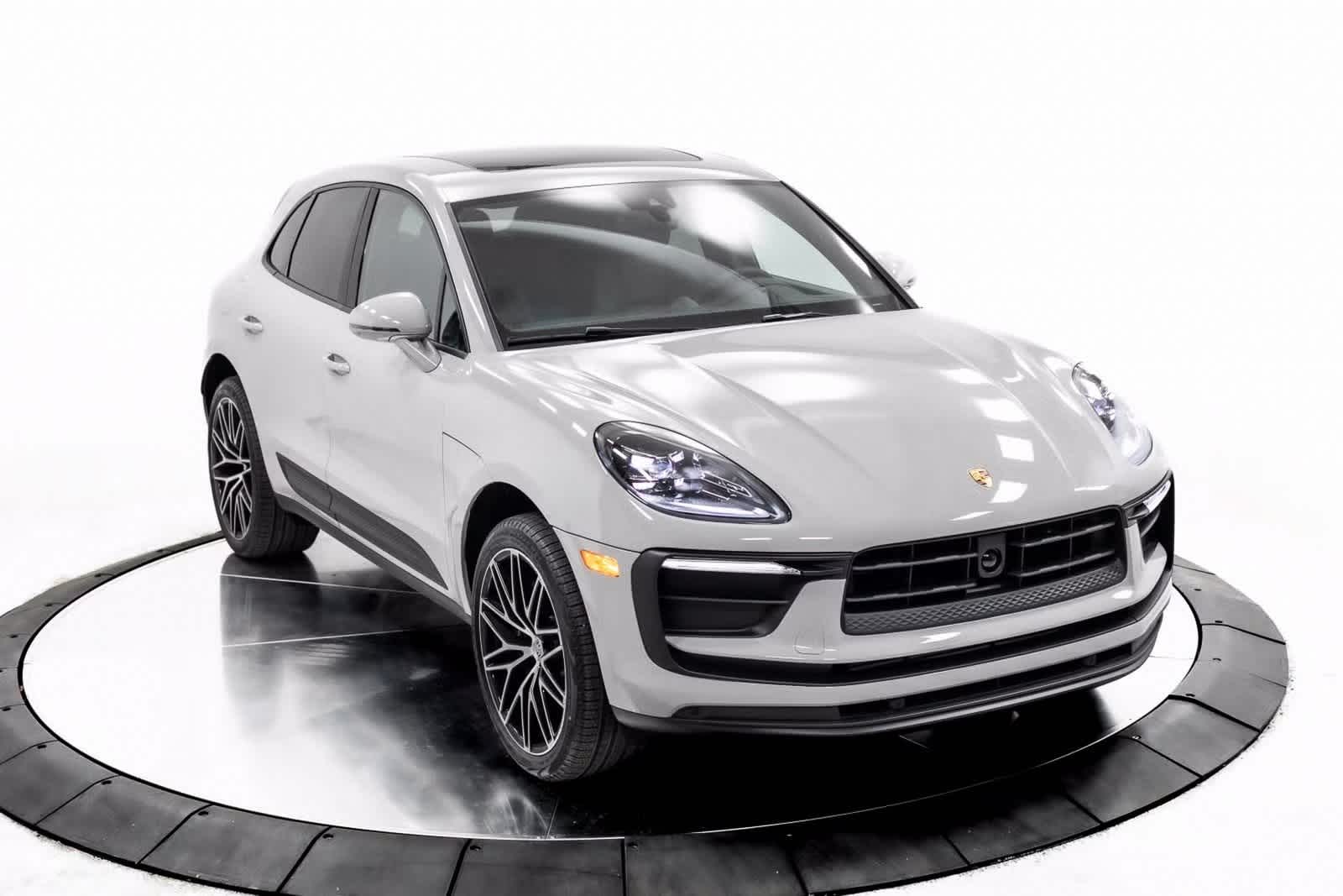 Thumbnail: 2025 Porsche Macan - 39