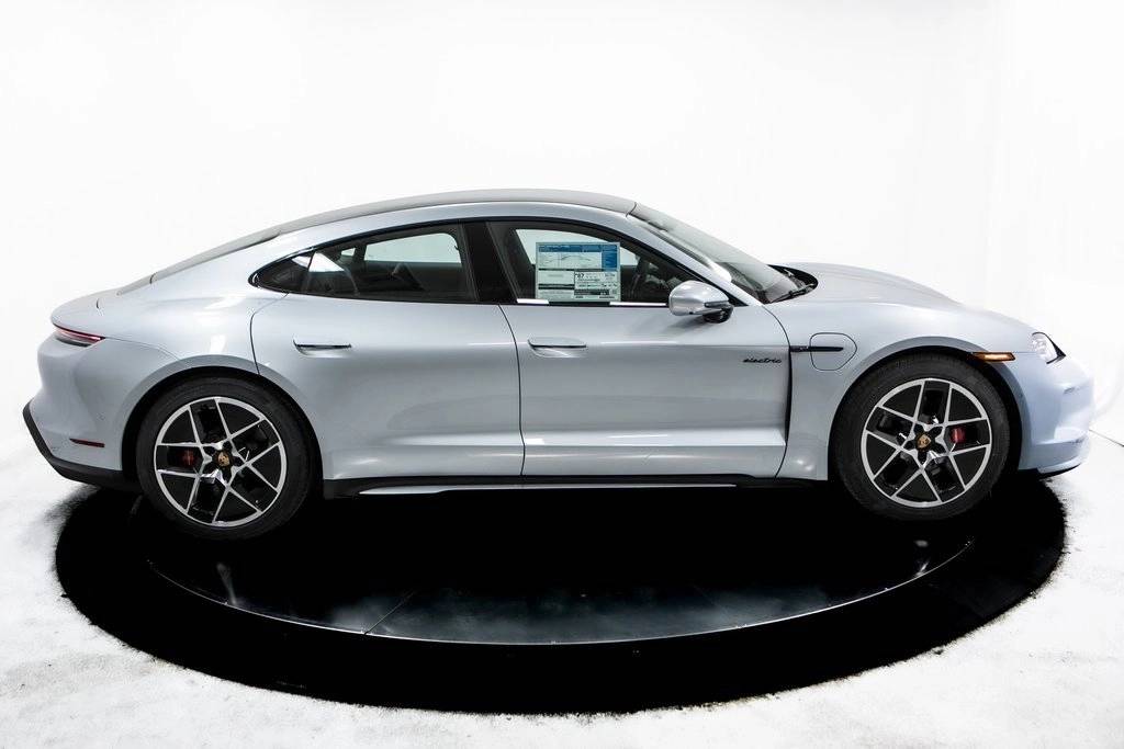 Thumbnail: 2025 Porsche Taycan - 8