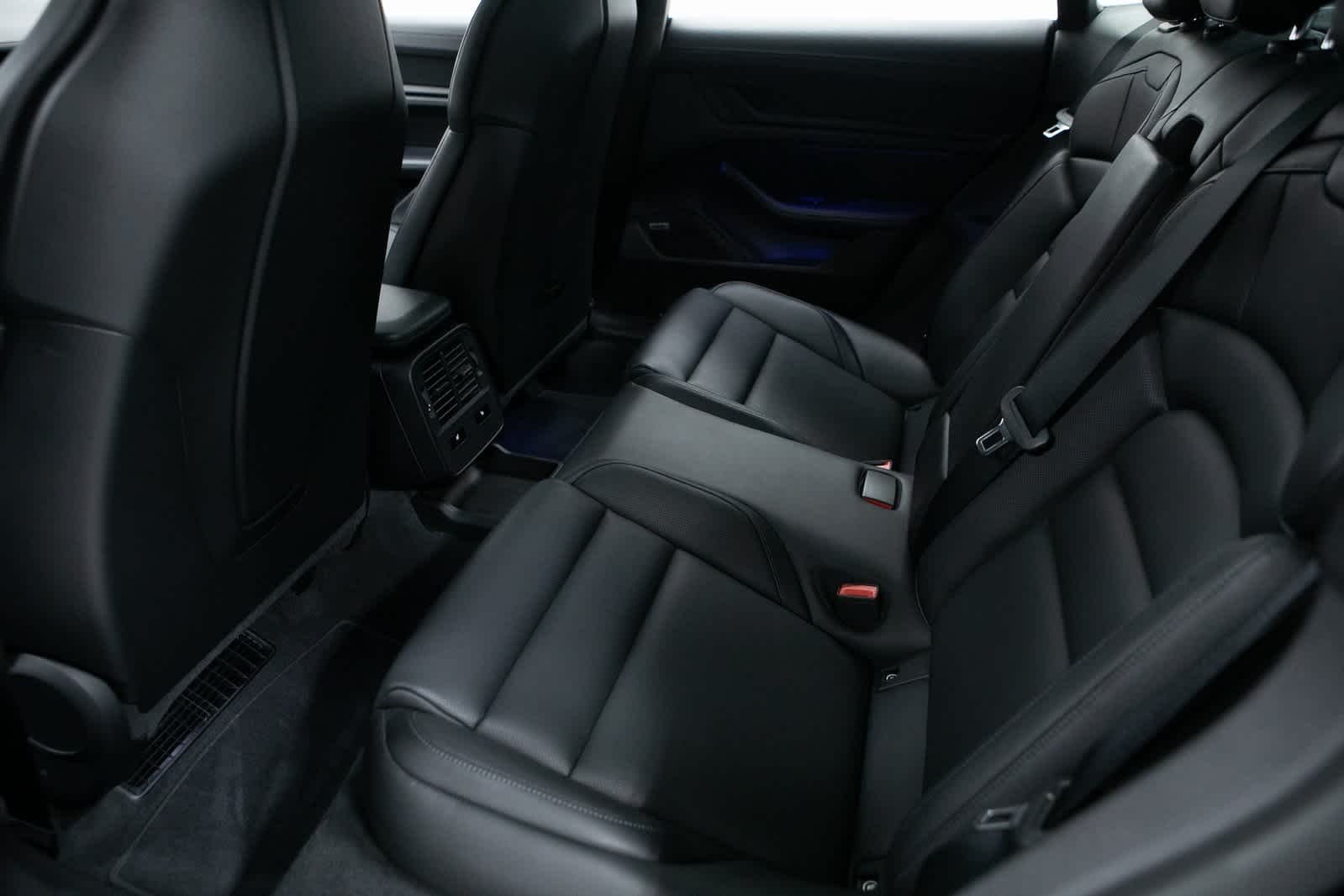 Thumbnail: 2022 Porsche Taycan - 28