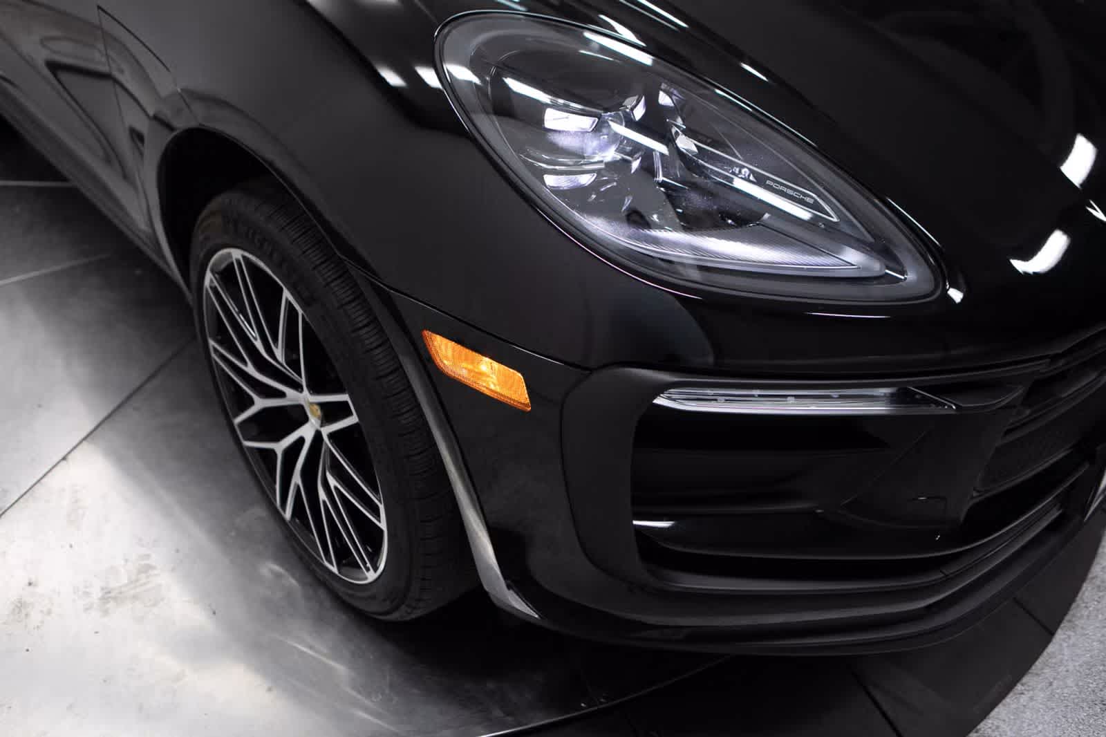 Thumbnail: 2026 Porsche Macan - 12