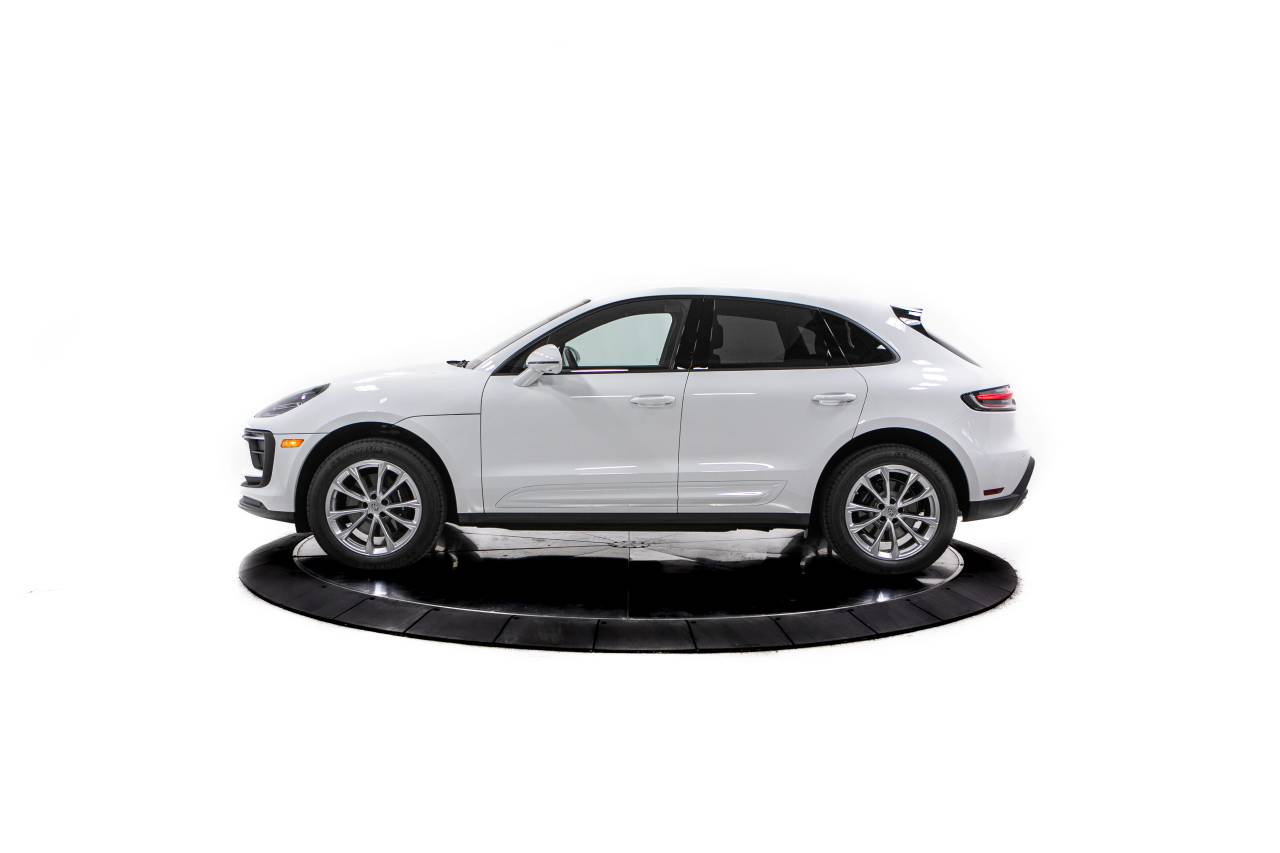 Thumbnail: 2026 Porsche Macan - 2