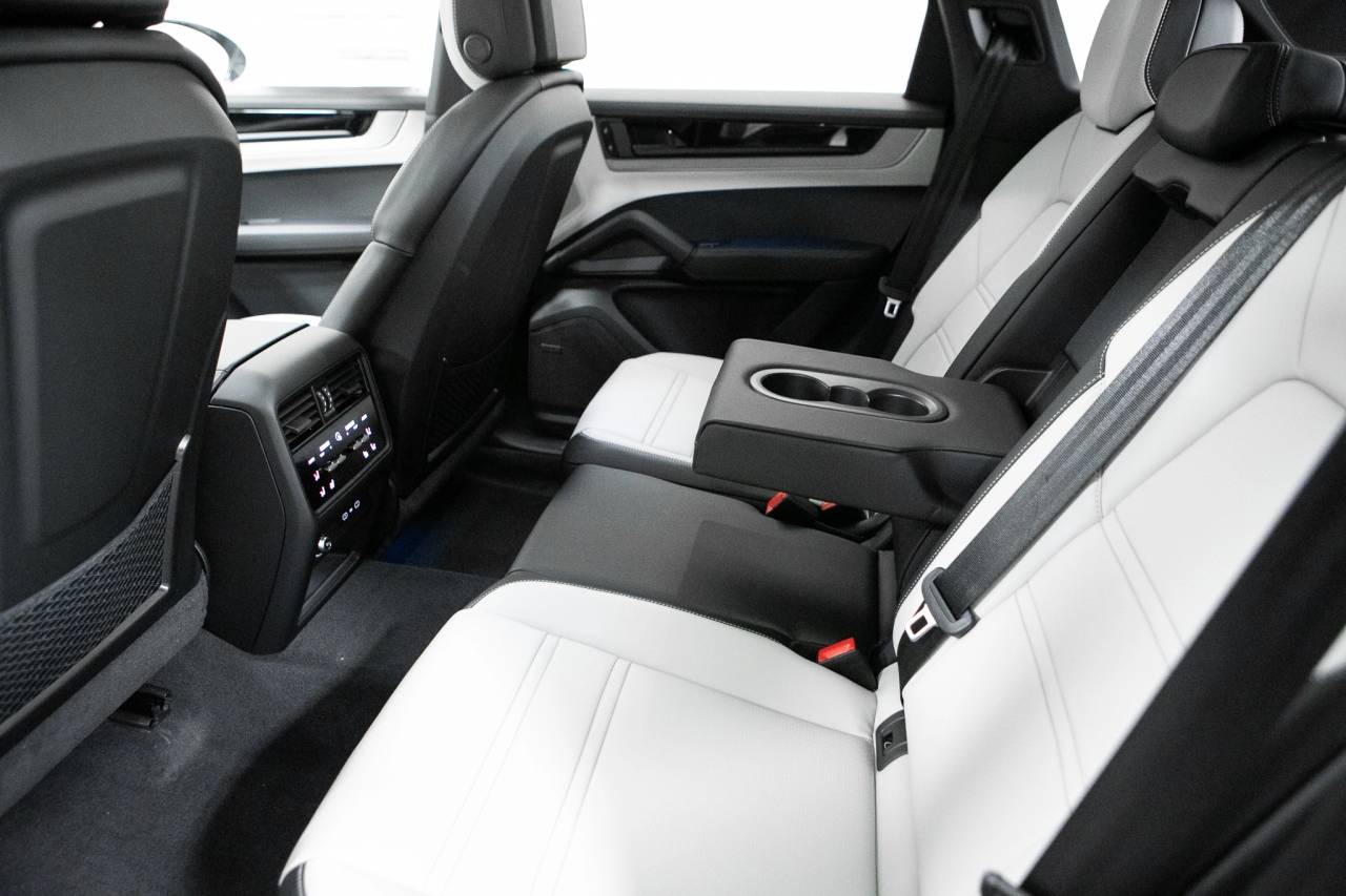Thumbnail: 2026 Porsche Cayenne - 35