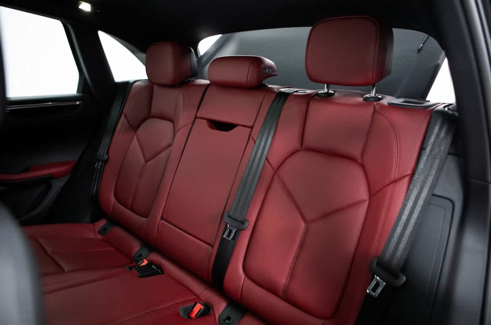 Thumbnail: 2025 Porsche Macan - 30