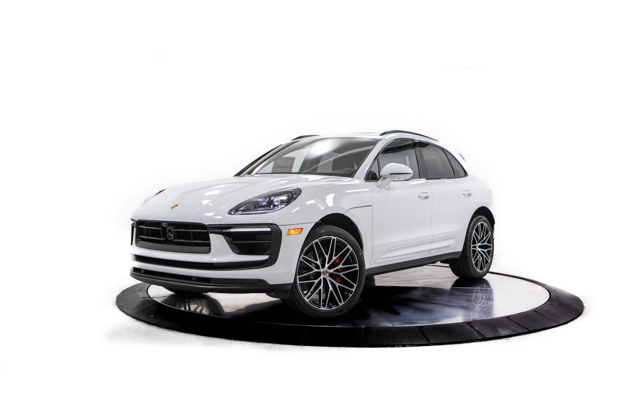 Thumbnail: 2026 Porsche Macan - 1