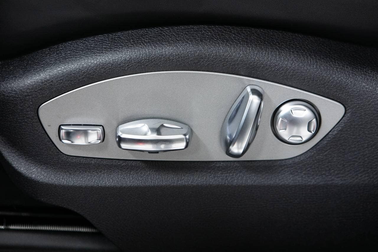 Thumbnail: 2026 Porsche Macan - 24