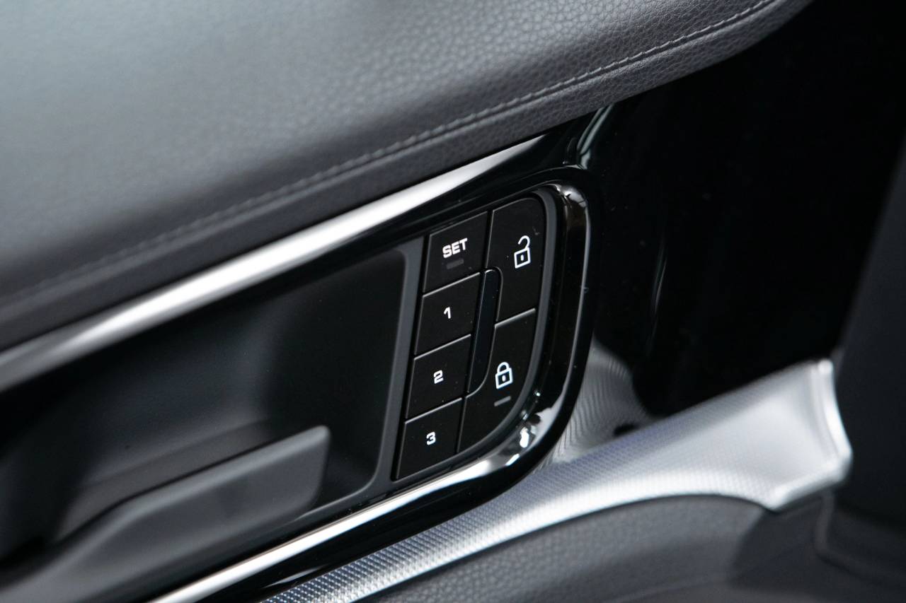 Thumbnail: 2026 Porsche Panamera - 25