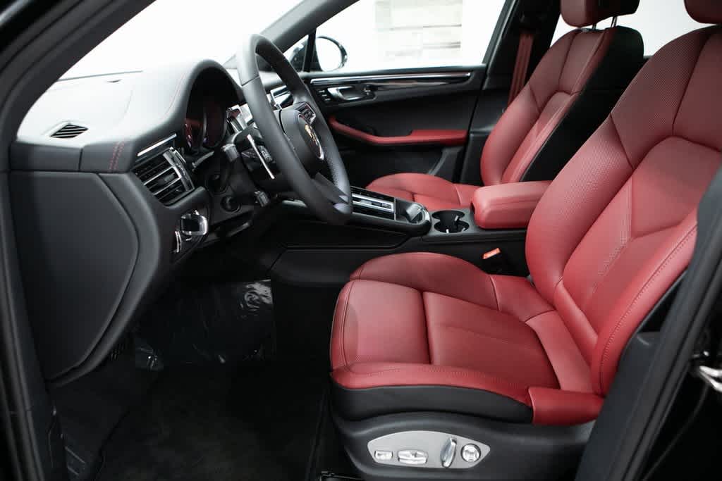 Thumbnail: 2025 Porsche Macan - 20