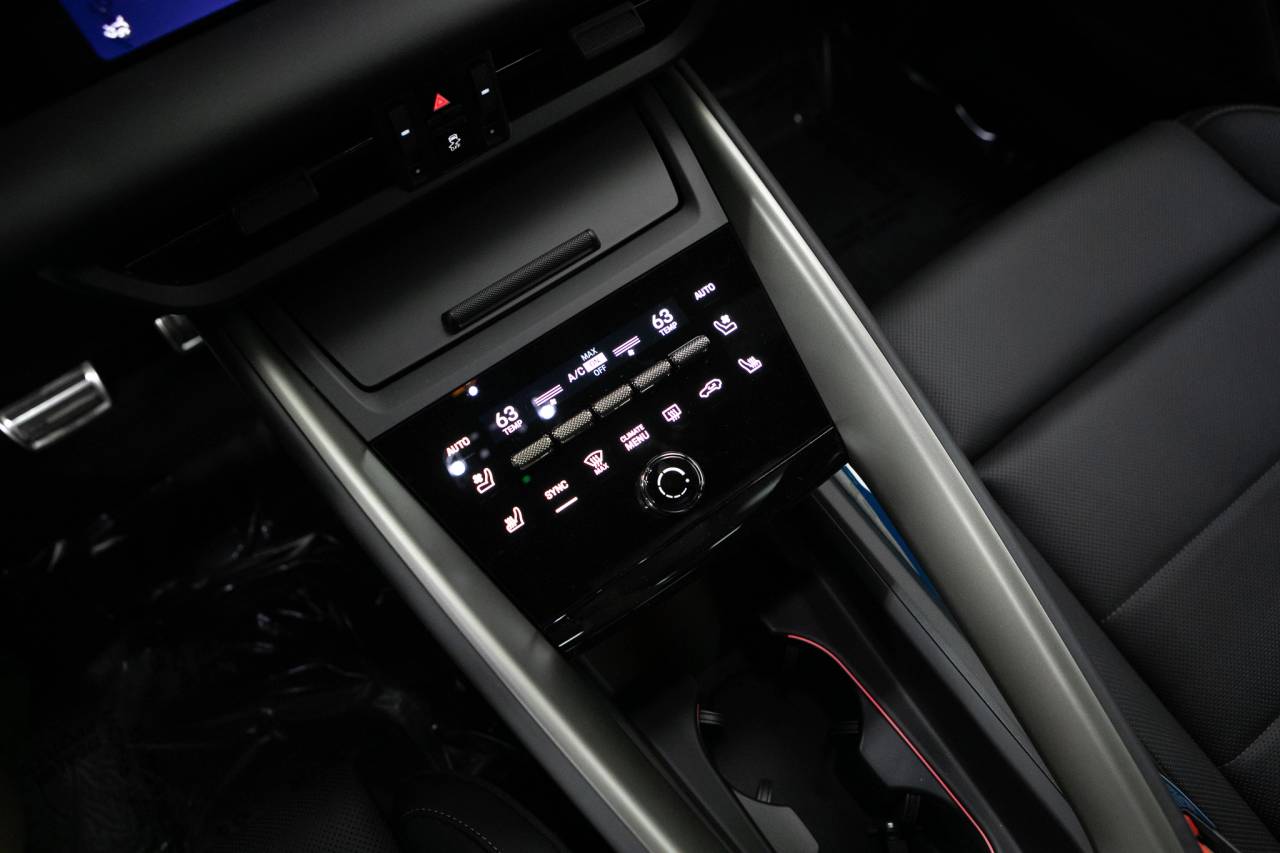 Thumbnail: 2026 Porsche Macan - 28