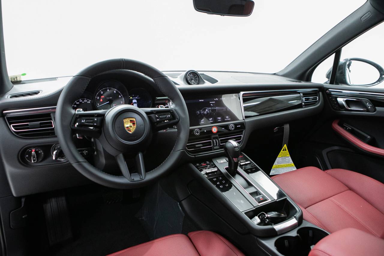 Thumbnail: 2026 Porsche Macan - 19