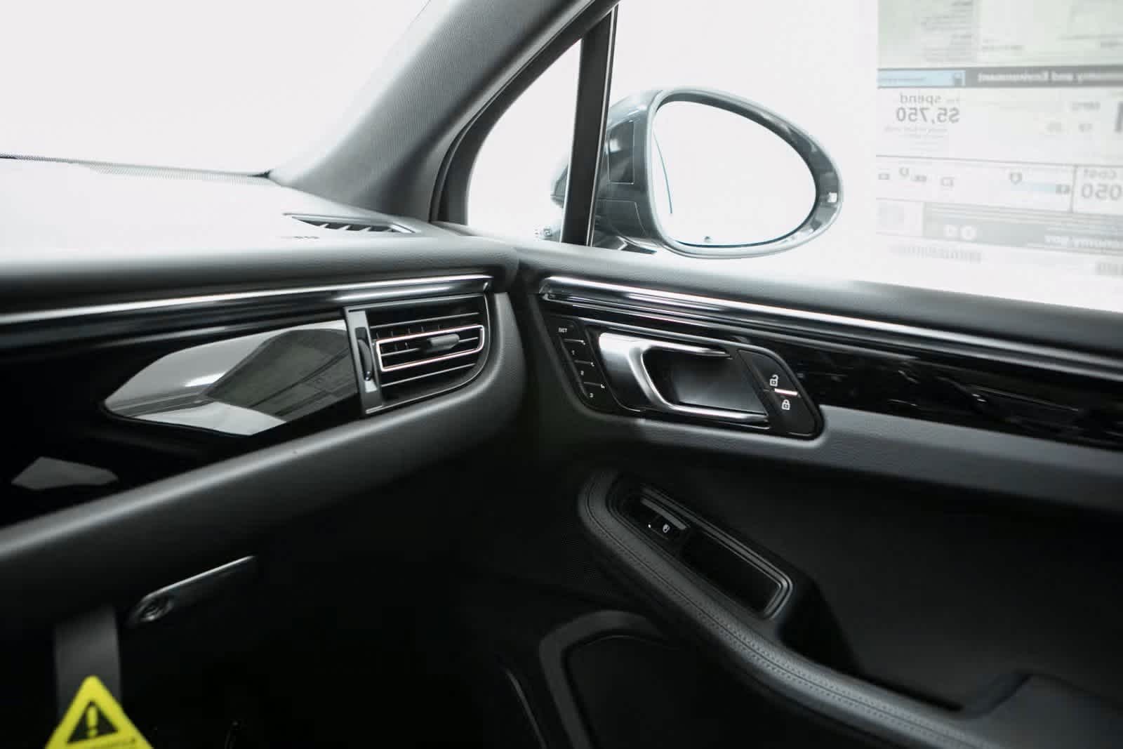 Thumbnail: 2025 Porsche Macan - 22