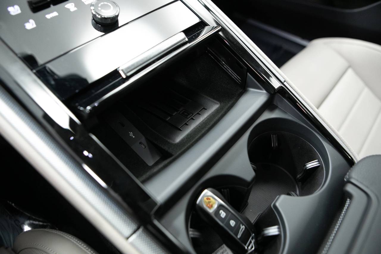 Thumbnail: 2026 Porsche Panamera - 31