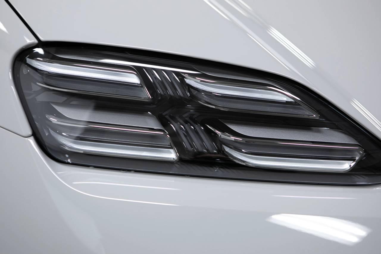Thumbnail: 2026 Porsche Macan - 13