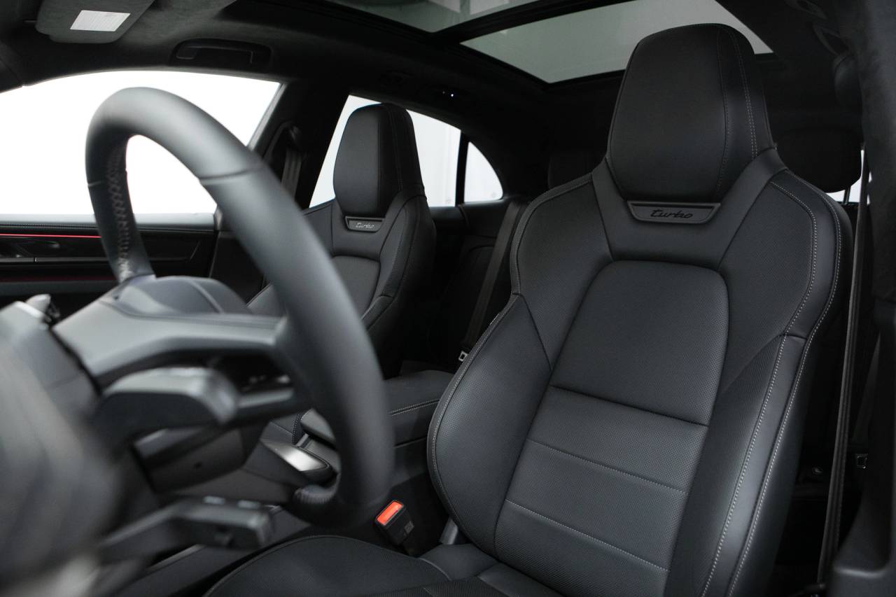 Thumbnail: 2026 Porsche Macan - 5