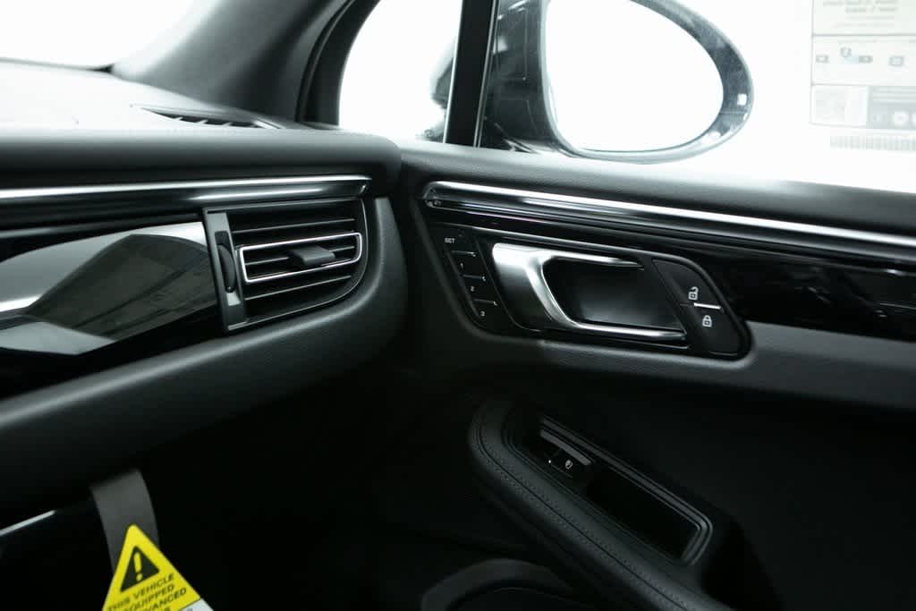 Thumbnail: 2025 Porsche Macan - 30