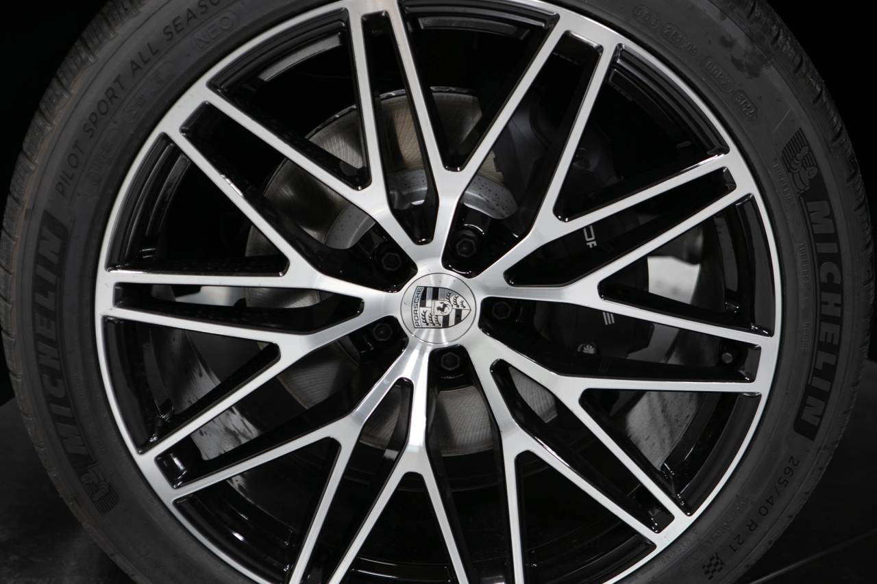 Thumbnail: 2026 Porsche Macan - 11