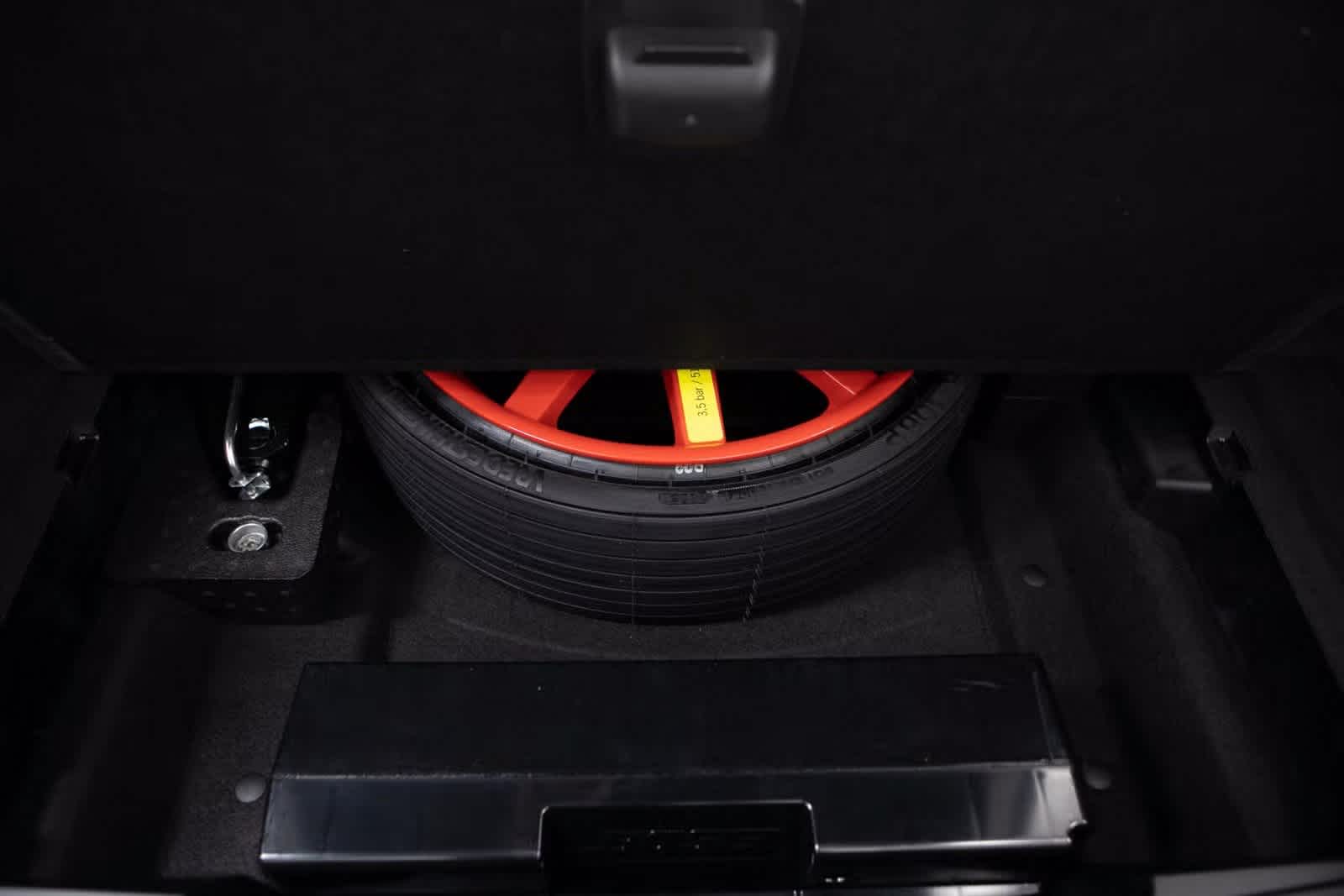 Thumbnail: 2025 Porsche Macan - 32