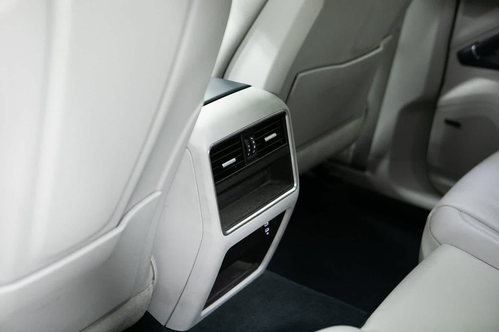 Thumbnail: 2023 Porsche Cayenne - 28