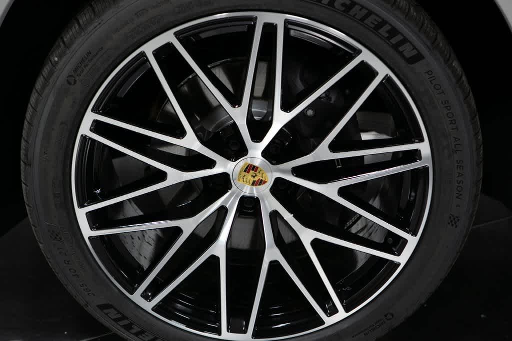 Thumbnail: 2025 Porsche Macan - 11
