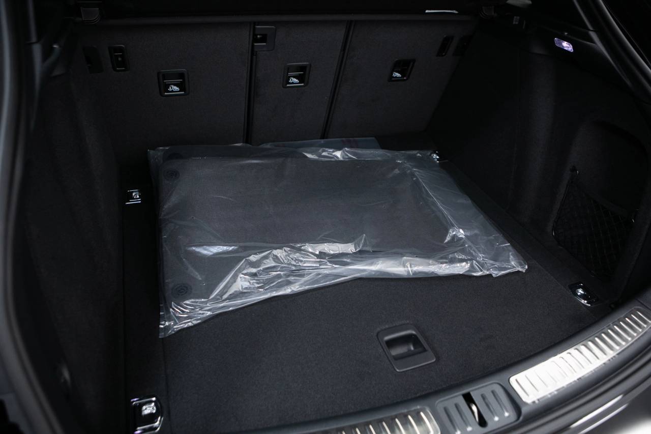 Thumbnail: 2026 Porsche Macan - 38