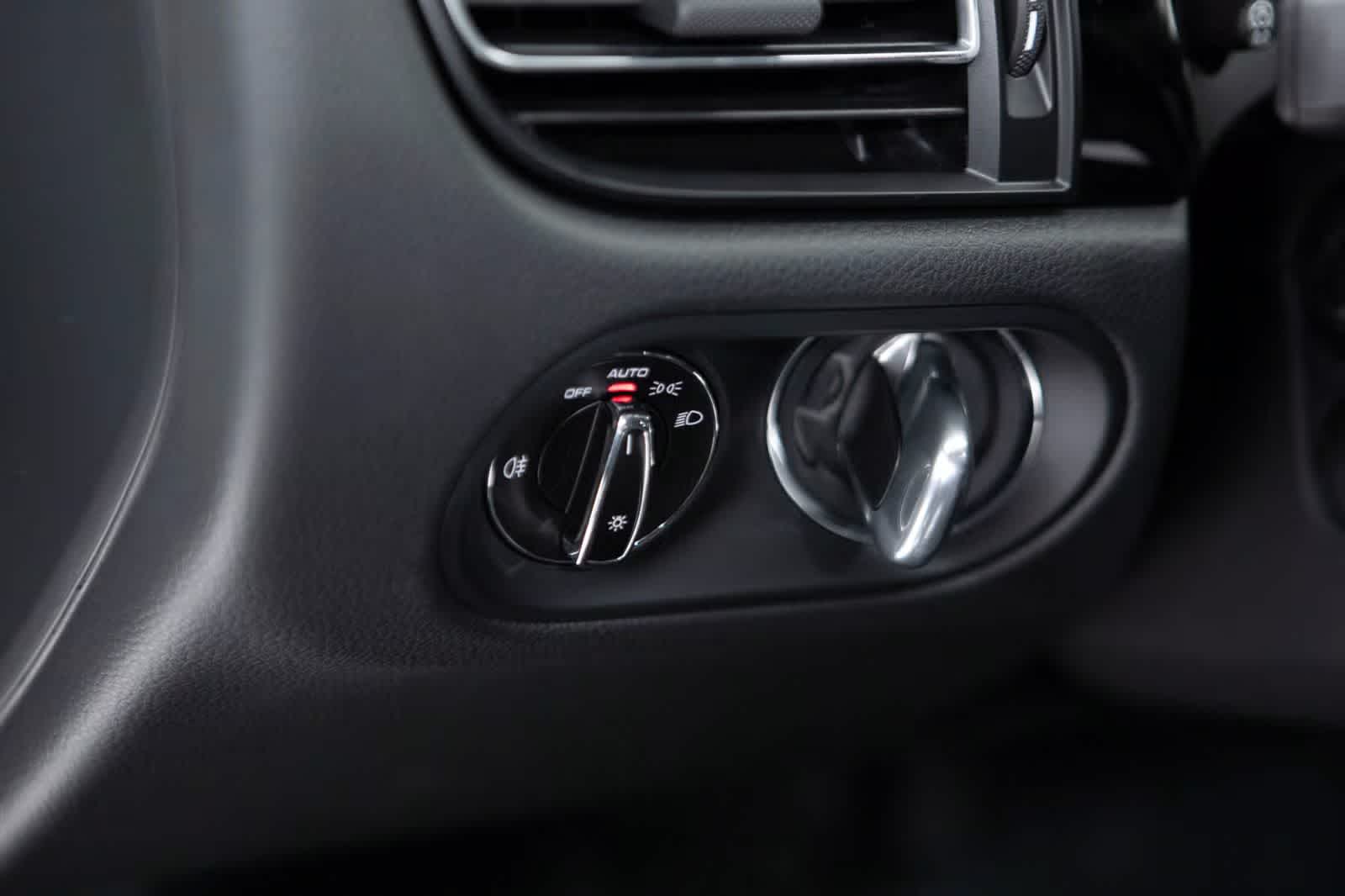 Thumbnail: 2026 Porsche Macan - 26