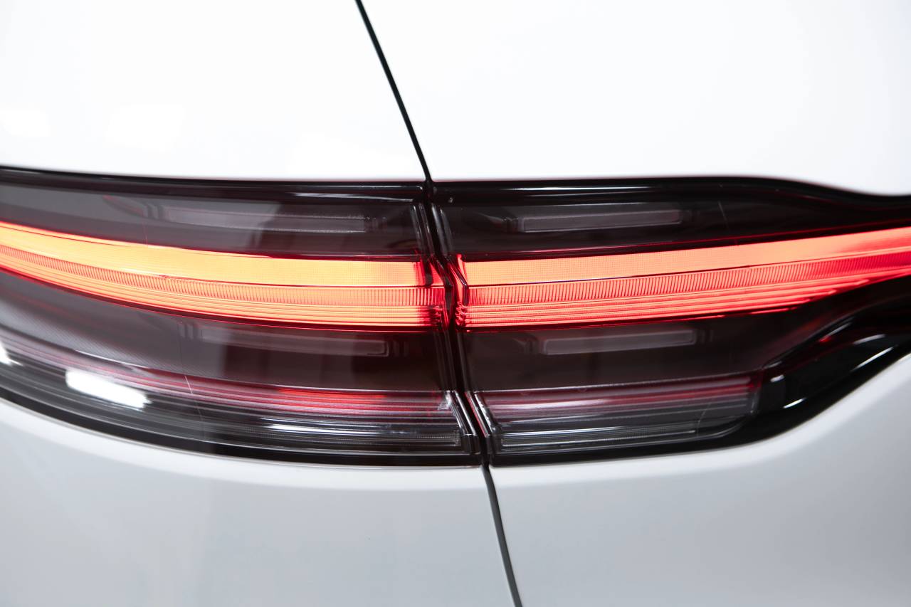 Thumbnail: 2026 Porsche Macan - 15