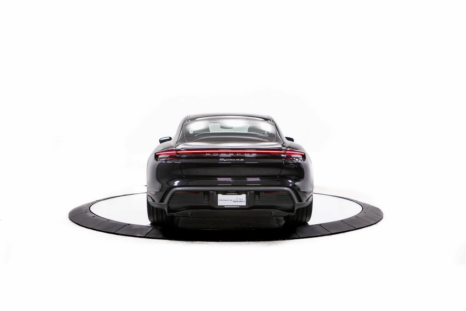 Thumbnail: 2022 Porsche Taycan - 6