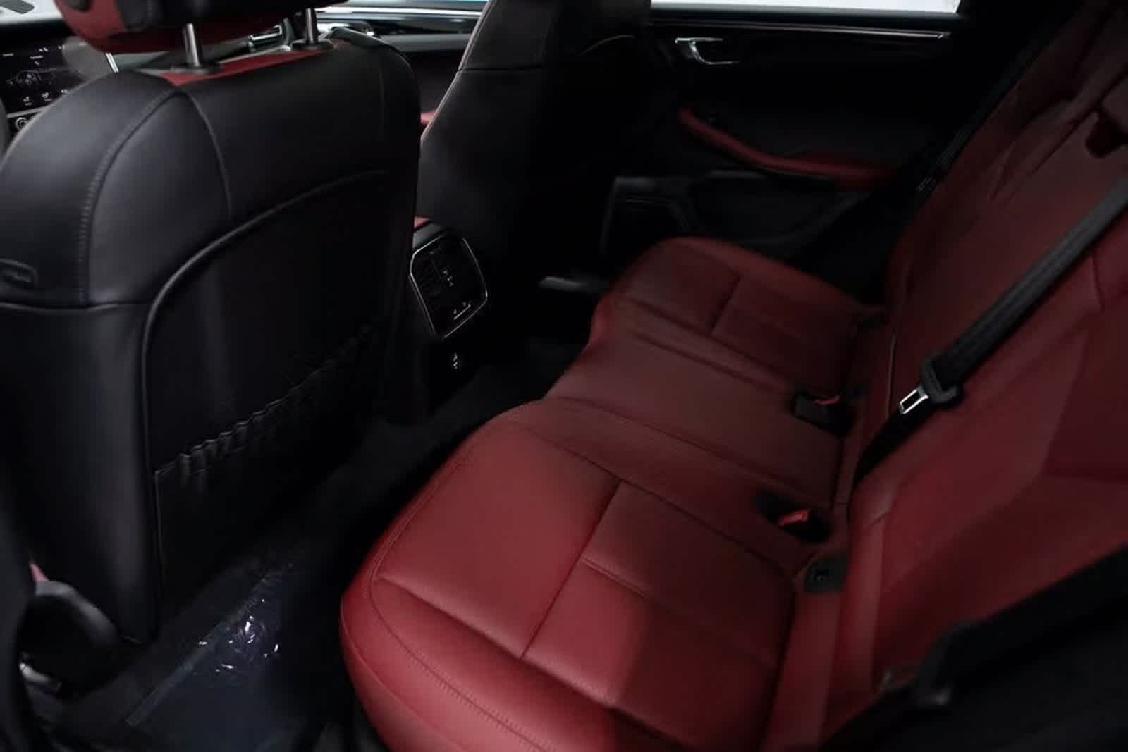 Thumbnail: 2025 Porsche Macan - 27