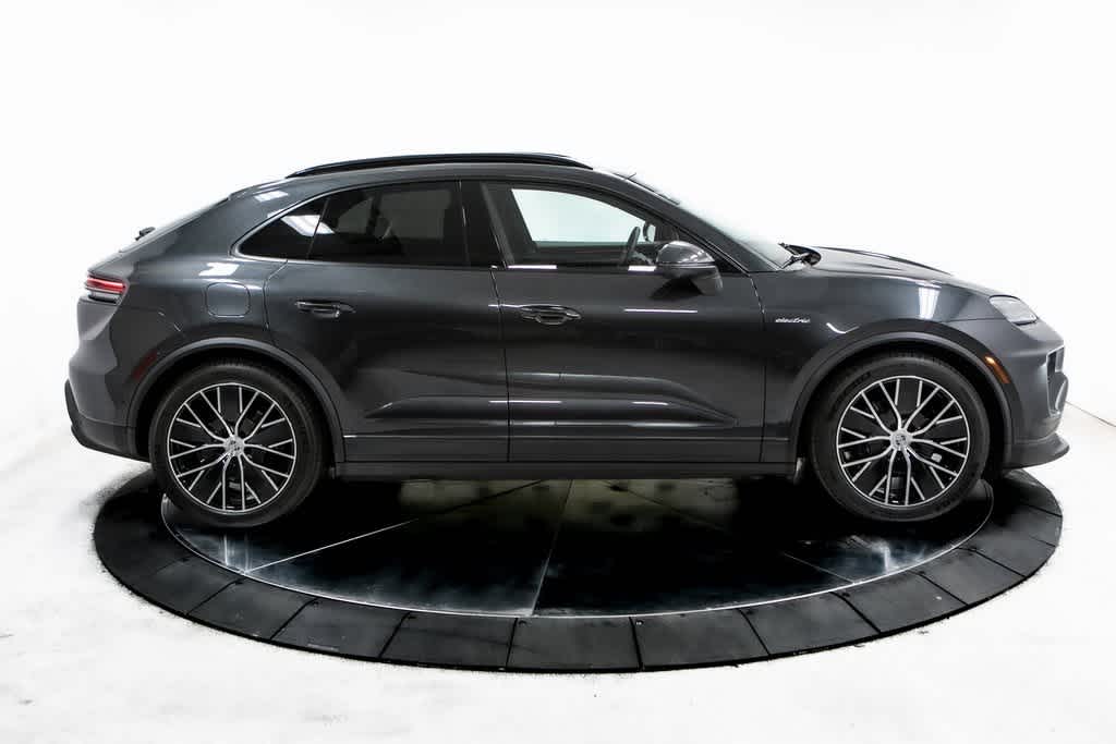 Thumbnail: 2025 Porsche Macan - 8