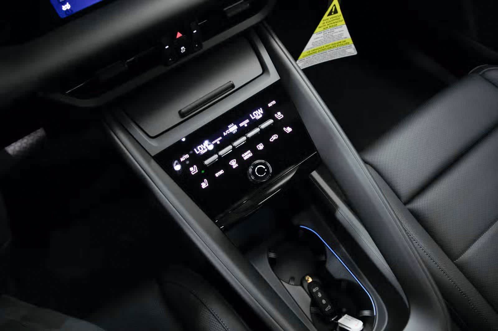 Thumbnail: 2025 Porsche Macan - 21