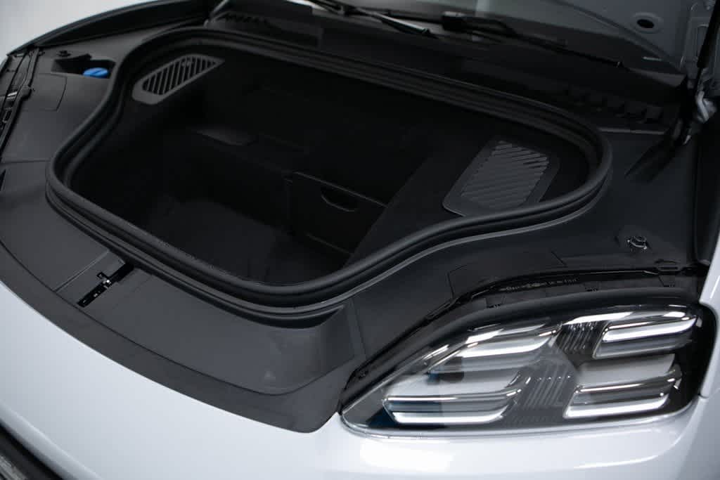 Thumbnail: 2025 Porsche Macan - 31