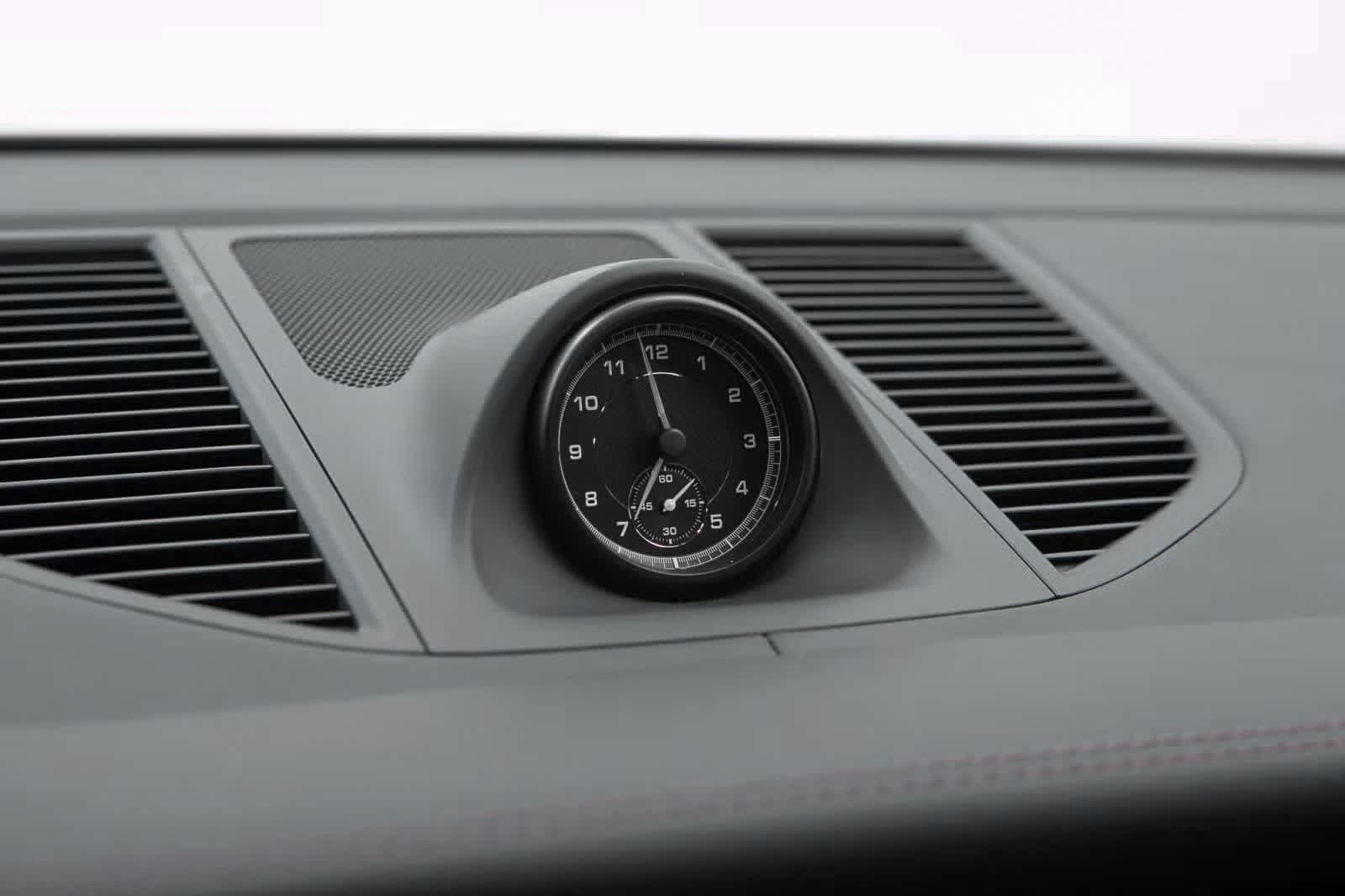 Thumbnail: 2025 Porsche Macan - 33