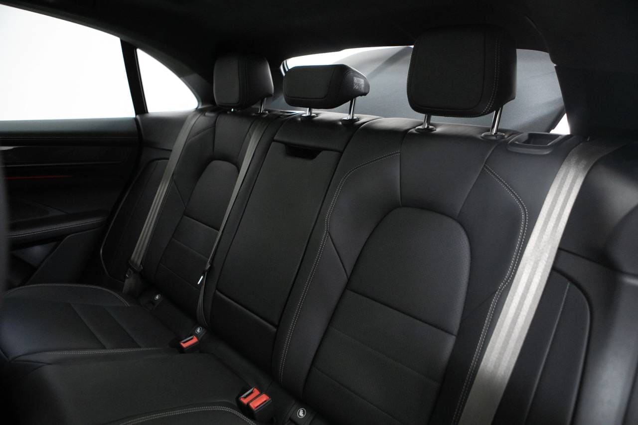 Thumbnail: 2026 Porsche Macan - 38