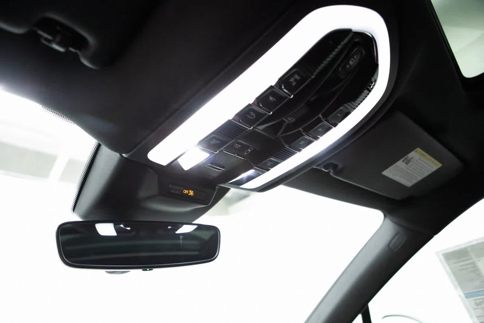 Thumbnail: 2025 Porsche Macan - 25