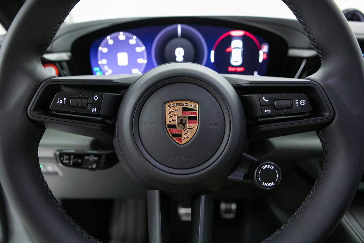 Thumbnail: 2026 Porsche Macan - 20