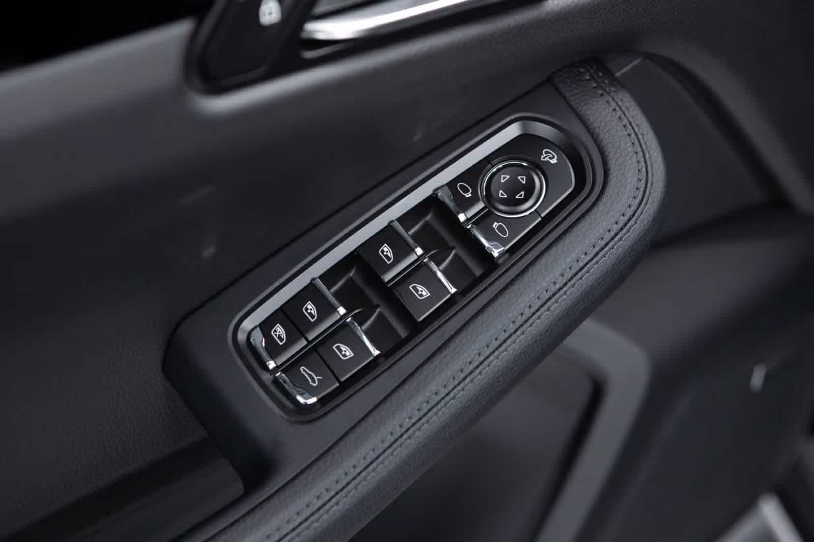 Thumbnail: 2026 Porsche Macan - 26