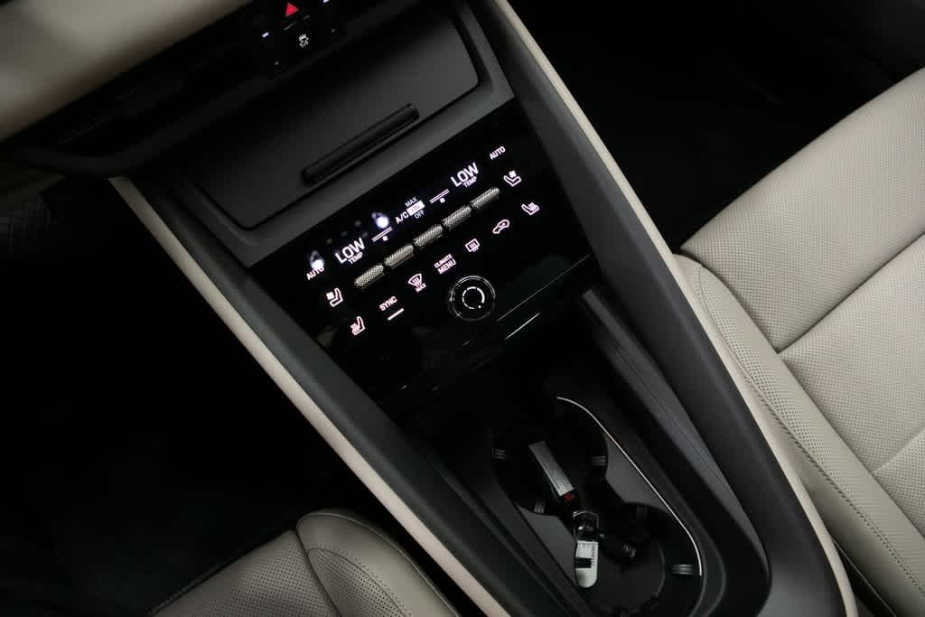 Thumbnail: 2025 Porsche Macan - 21