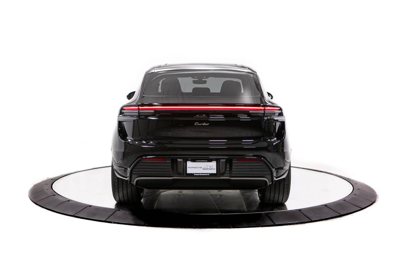 Thumbnail: 2026 Porsche Macan - 6