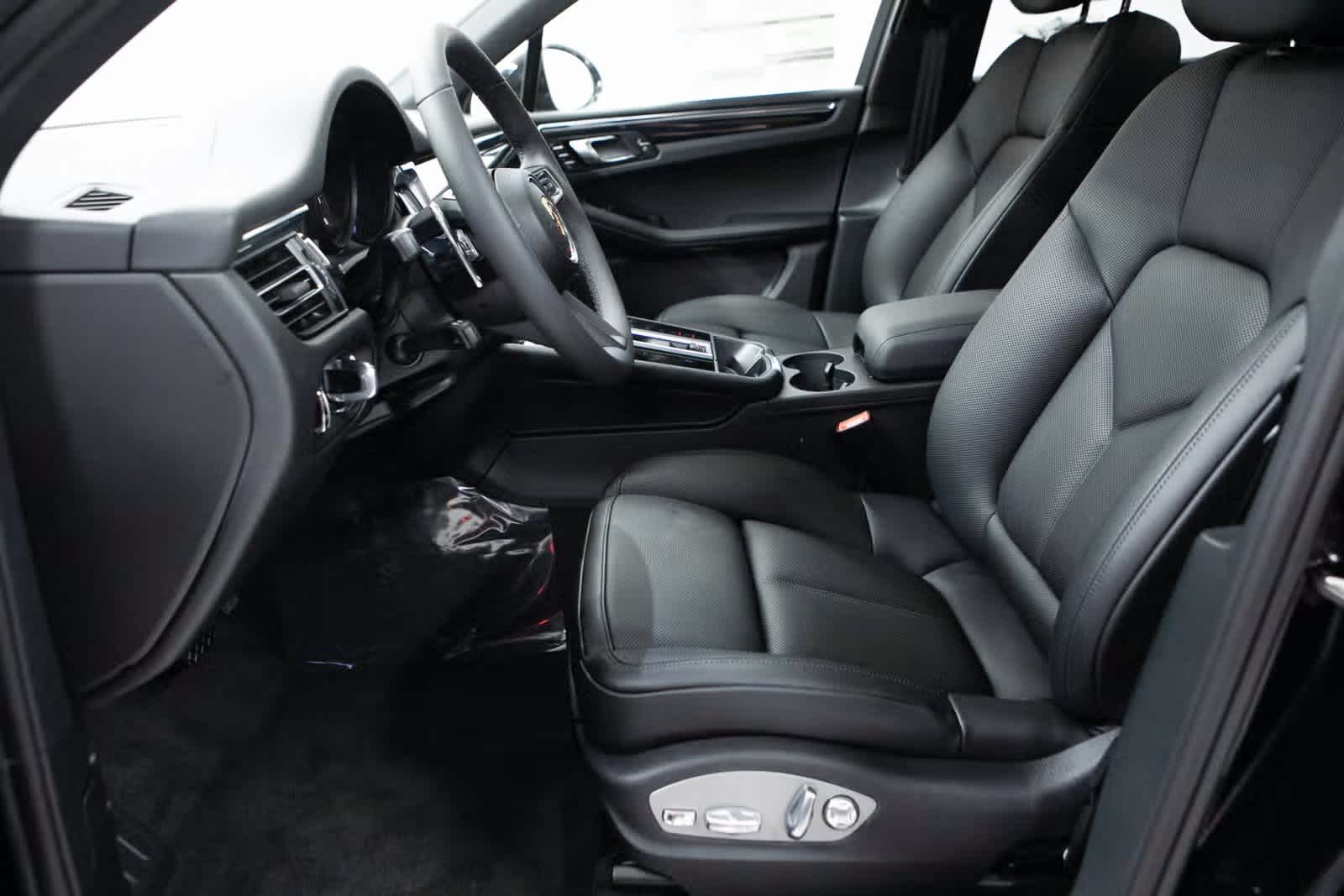 Thumbnail: 2025 Porsche Macan - 17