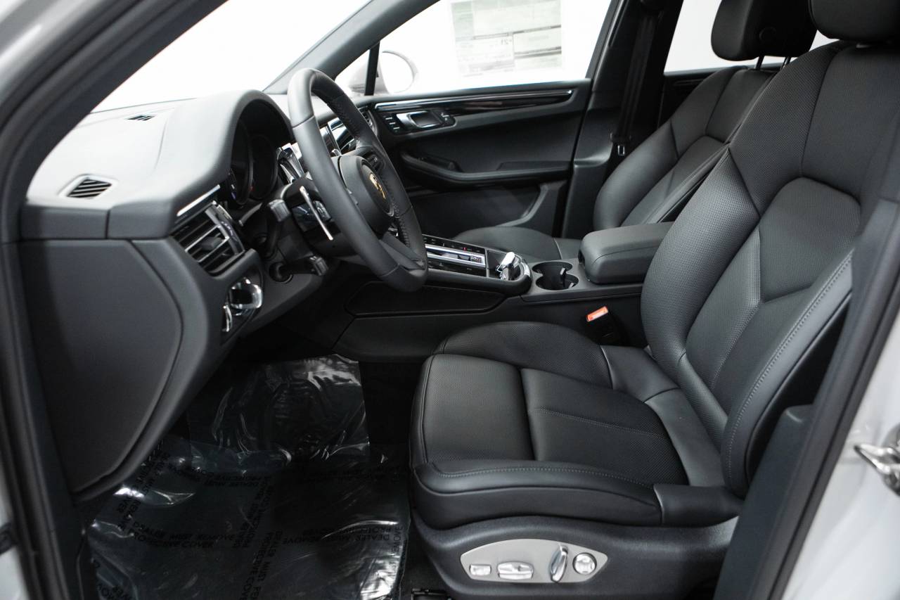 Thumbnail: 2026 Porsche Macan - 23