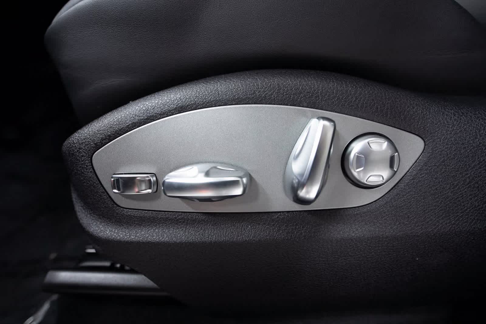 Thumbnail: 2025 Porsche Macan - 17