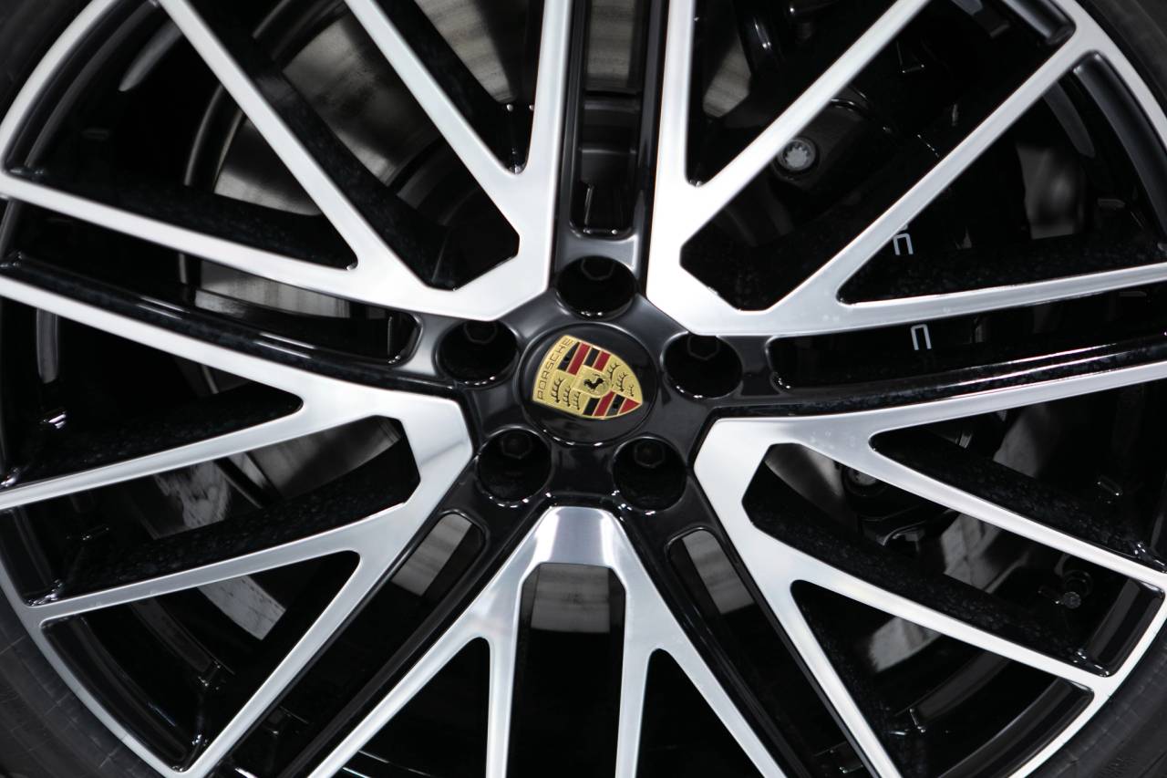 Thumbnail: 2026 Porsche Macan - 11