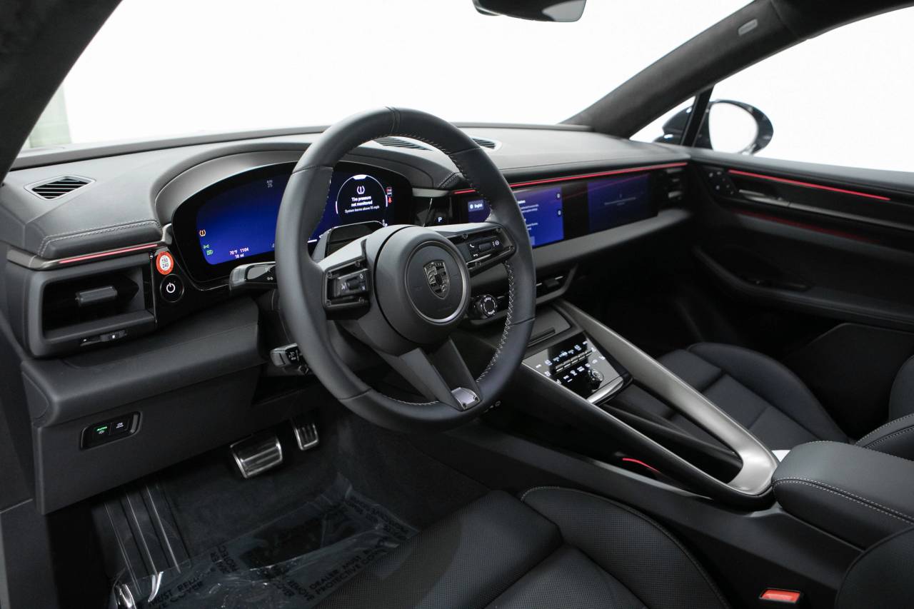 Thumbnail: 2026 Porsche Macan - 4