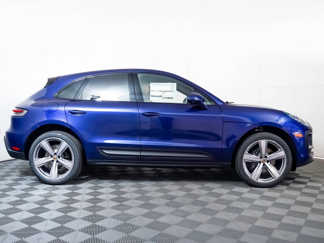 Thumbnail: 2025 Porsche Macan - 9