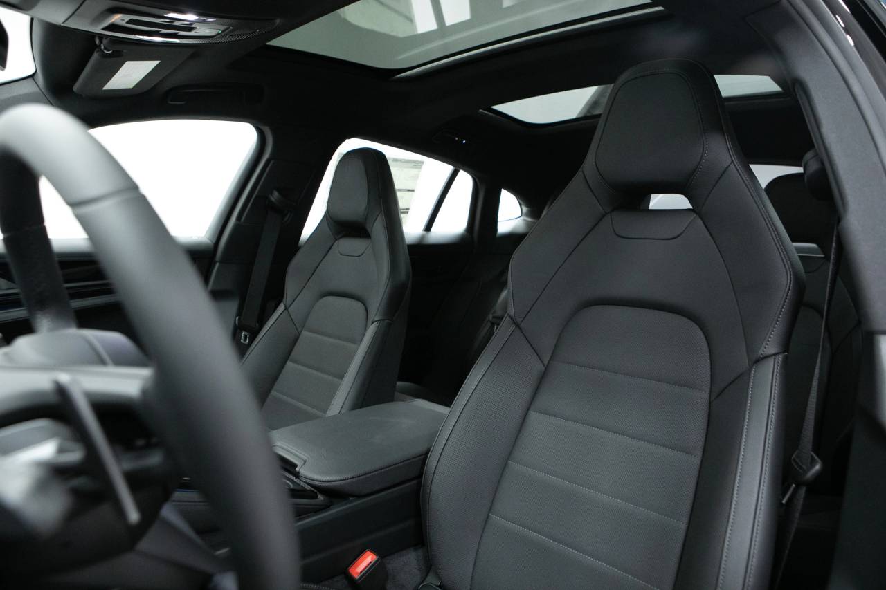 Thumbnail: 2026 Porsche Panamera - 5