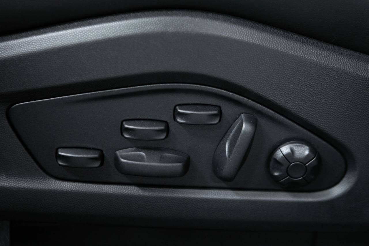 Thumbnail: 2025 Porsche Macan - 24