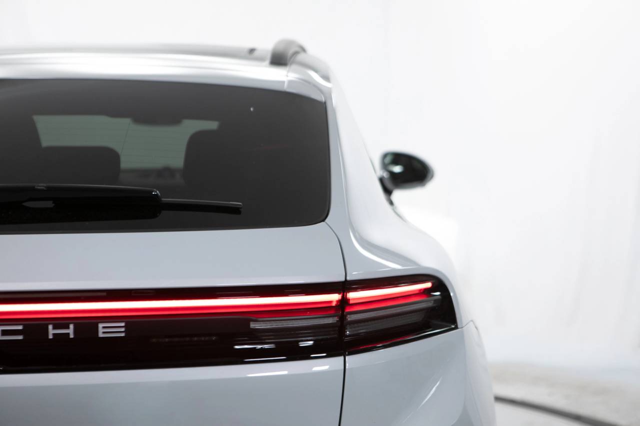 Thumbnail: 2026 Porsche Macan - 18