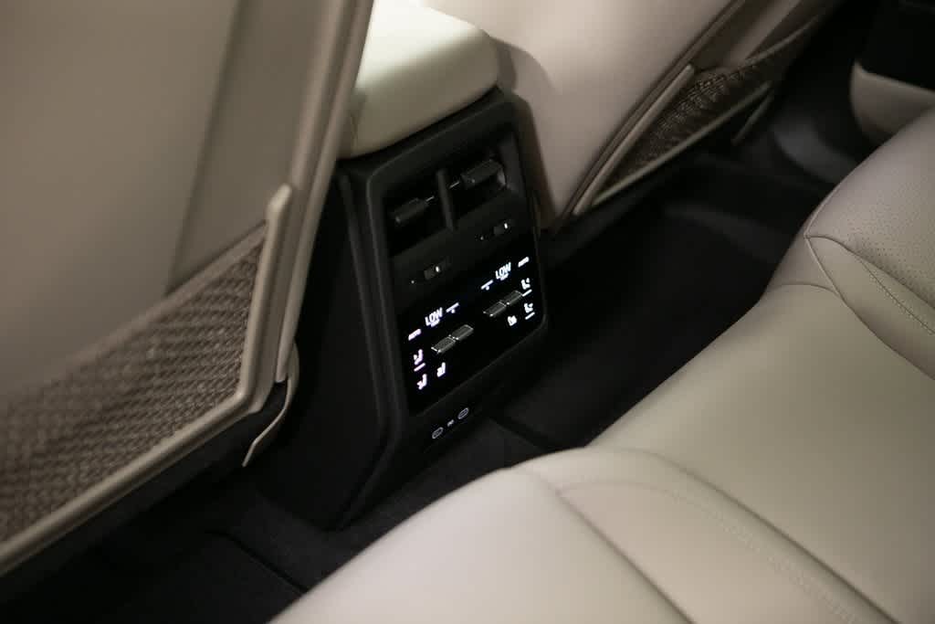 Thumbnail: 2025 Porsche Macan - 28