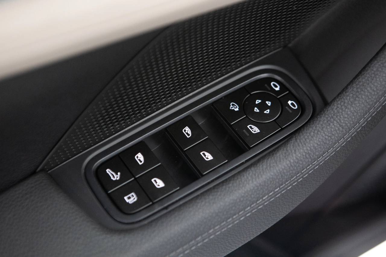 Thumbnail: 2026 Porsche Panamera - 26