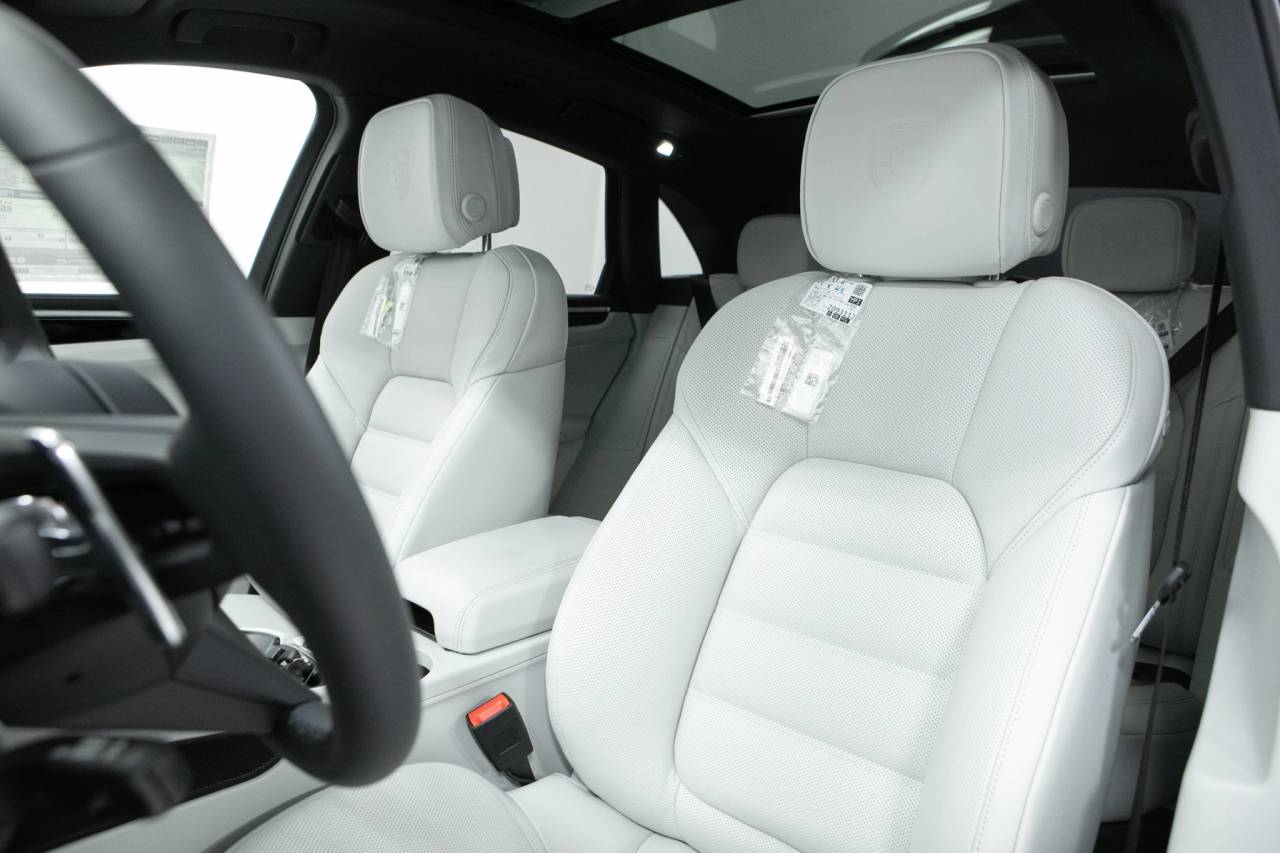 Thumbnail: 2026 Porsche Macan - 5